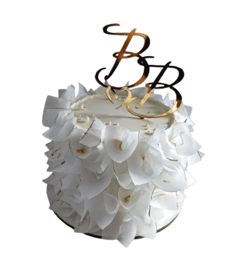 Роскошный свадебный торт с белыми цветами и инициалами